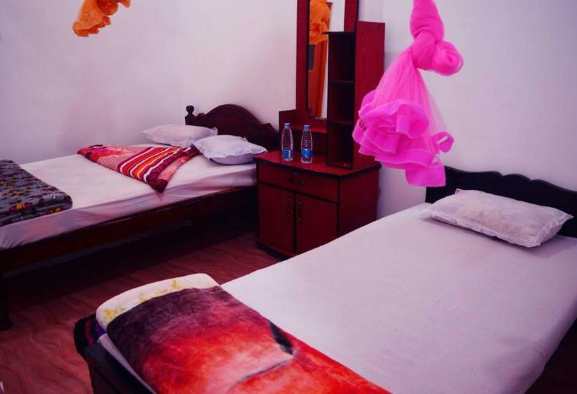 Háromágyas Standard Szoba, Subash