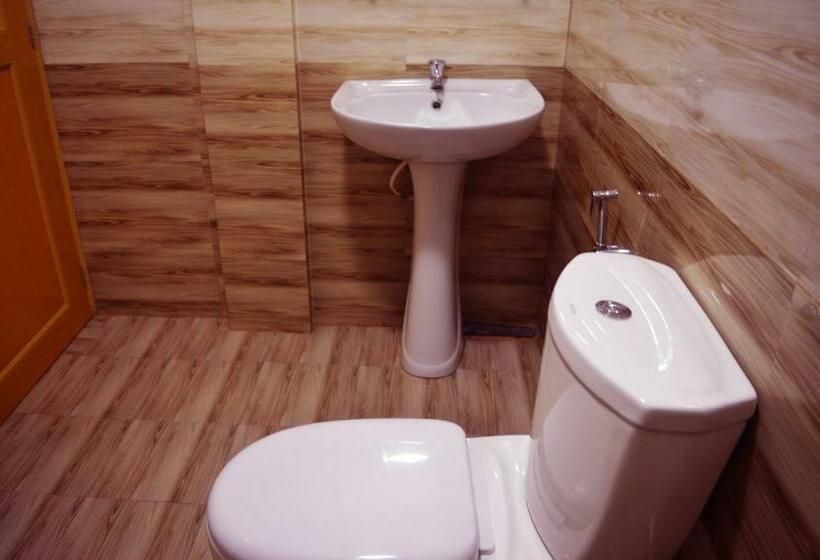 Családi Szoba, Subash