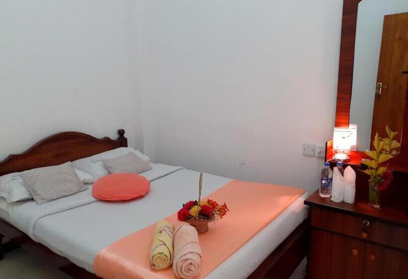 Standard Szoba, Subash