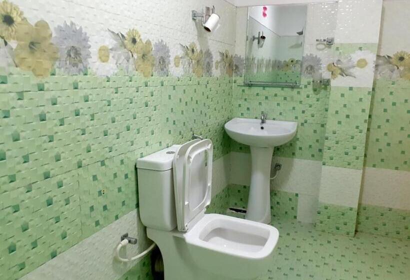 Standard Szoba, Subash