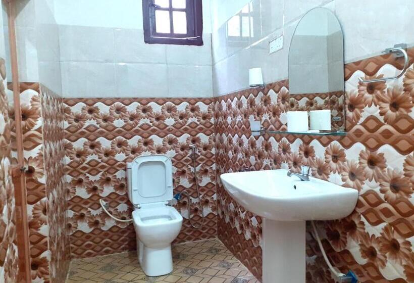 Standard Szoba, Subash