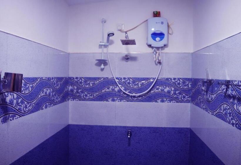 Háromágyas Standard Szoba, Subash