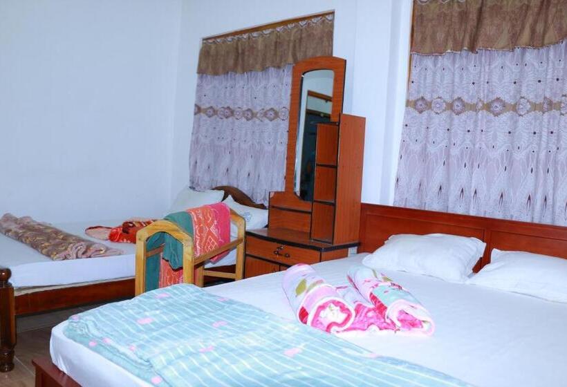 Családi Szoba, Subash