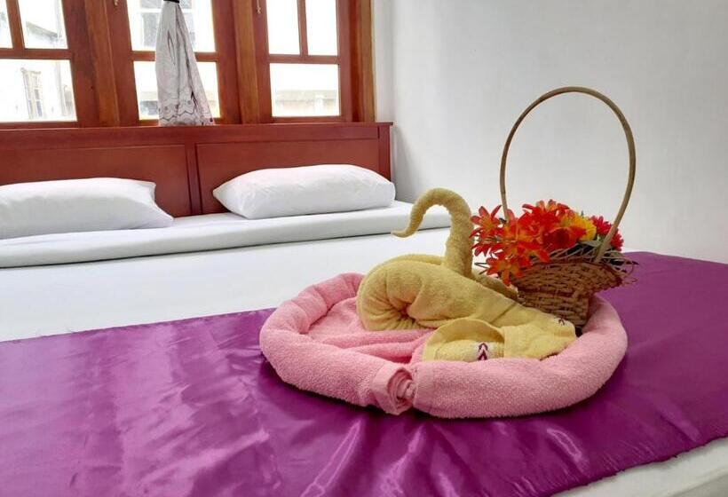 Családi Szoba, Subash