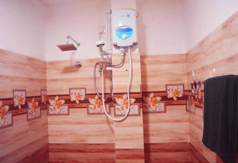 Családi Szoba, Subash