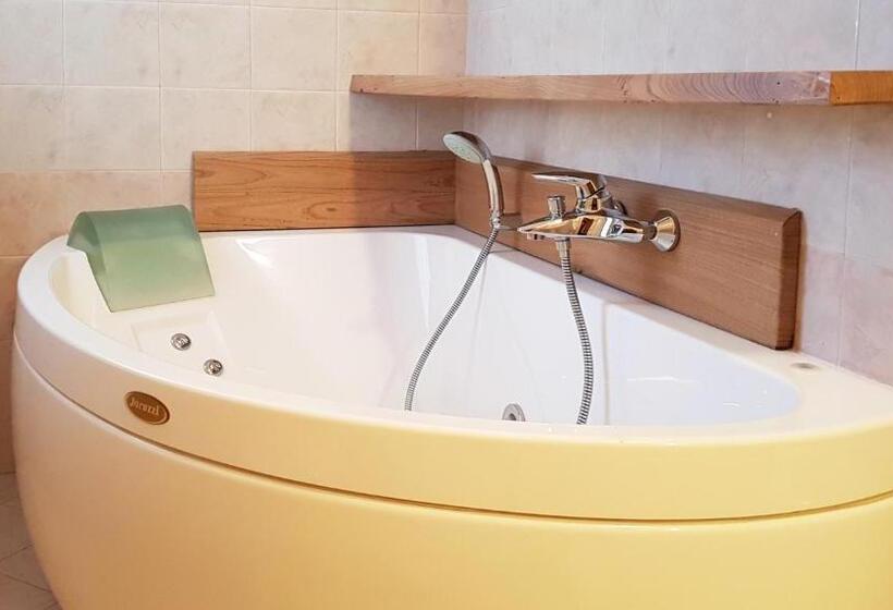 バスタブ付きスタンダードルーム, Eurohotel Mountain Wellness