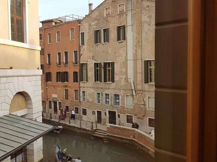 اتاق سوپریور با چشم‌انداز, Ad Place Venice