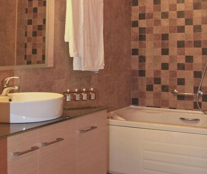 סוויטת ג'וניור, Anassa