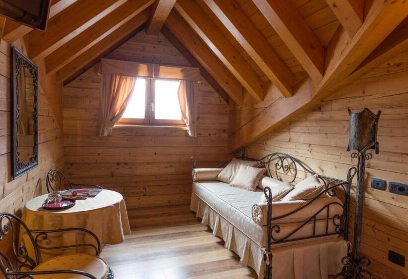 جناح جونيور, Arisch