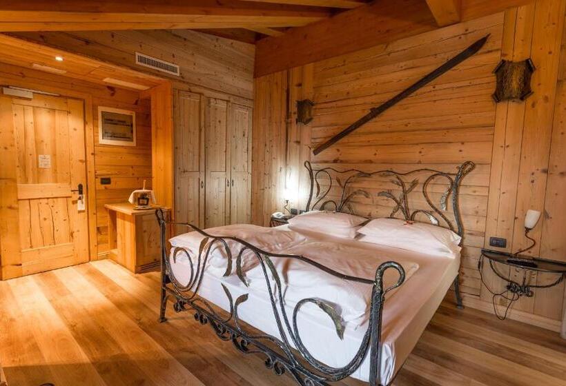 جناح جونيور, Arisch