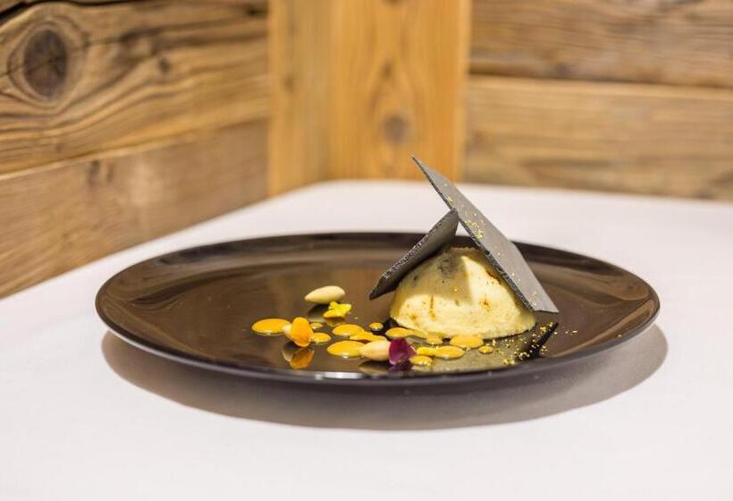 غرفة قياسية ثلاثية, Arisch