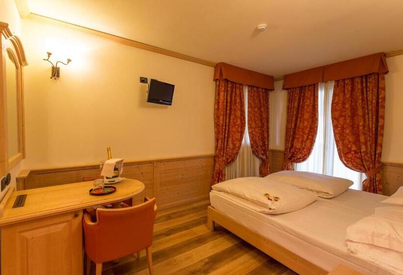 غرفة قياسية مزوَّدة بشُرفة, Arisch