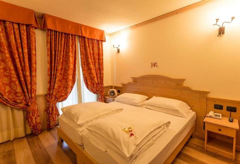 غرفة قياسية مزوَّدة بشُرفة, Arisch