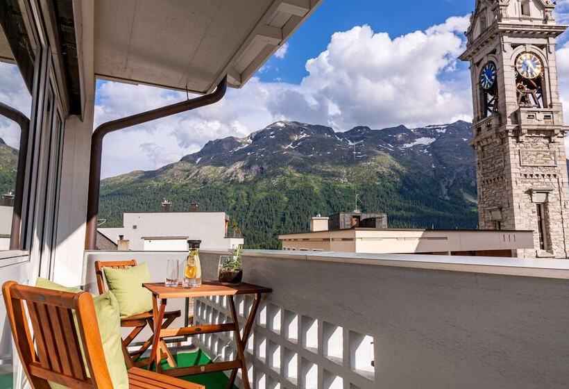 جناح جونيور مزوَّد بشرفة, Arte