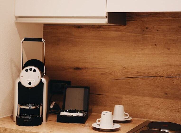 غرفة قياسية مزوَّدة بشُرفة, Arte