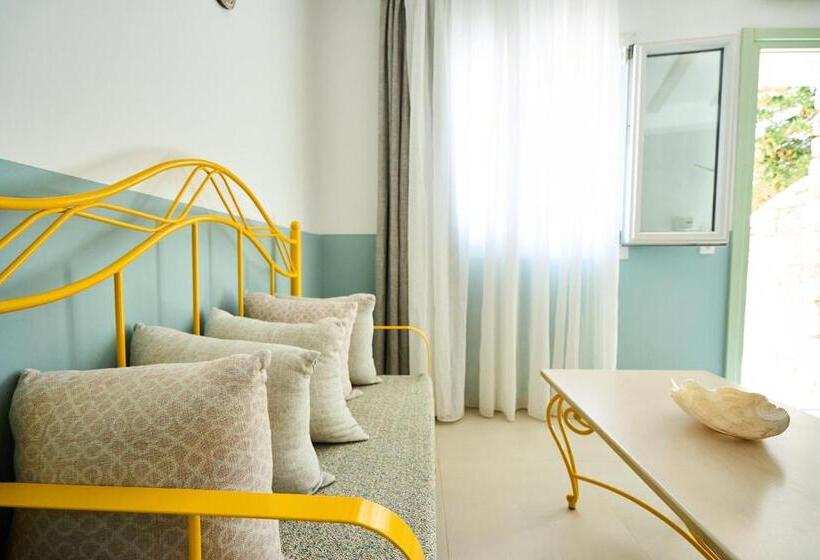 带泳池观景的豪华房, Bellissimo Resort