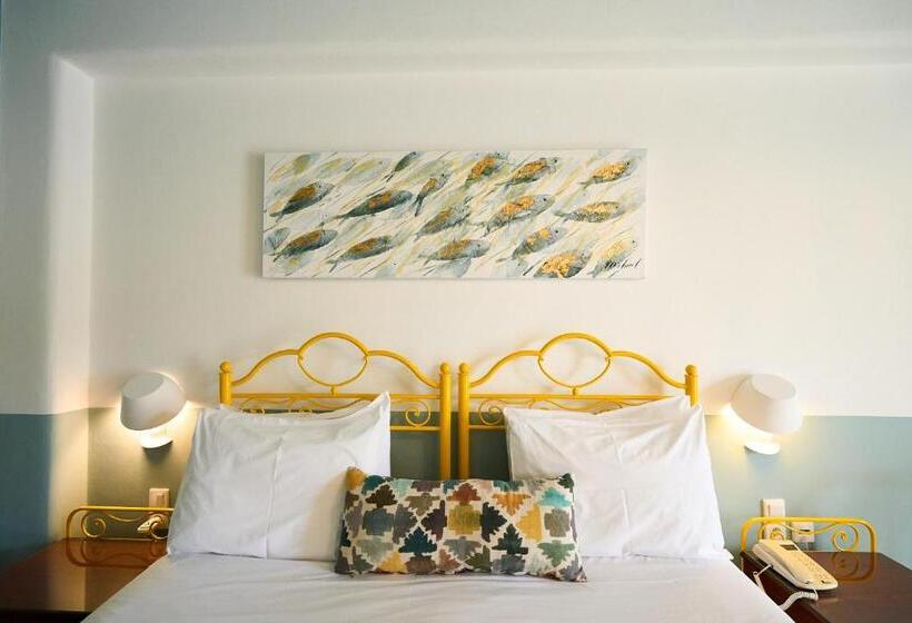 带泳池观景的豪华房, Bellissimo Resort