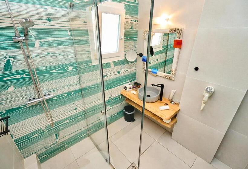 اتاق سوپریور با چشم‌انداز جانبی دریا, Bellissimo Resort