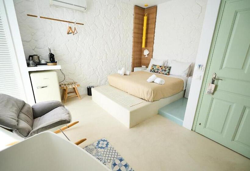اتاق راحتی با چشم‌انداز دریا, Bellissimo Resort