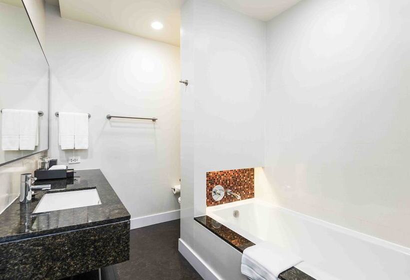 Deluxe Room City View