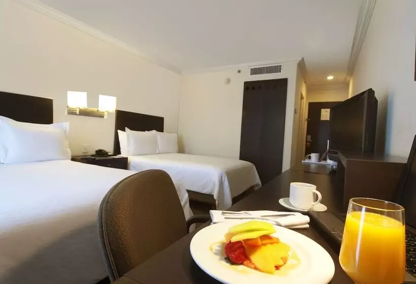 اتاق لوکس با چشمانداز استخر, Fiesta Inn Cuernavaca
