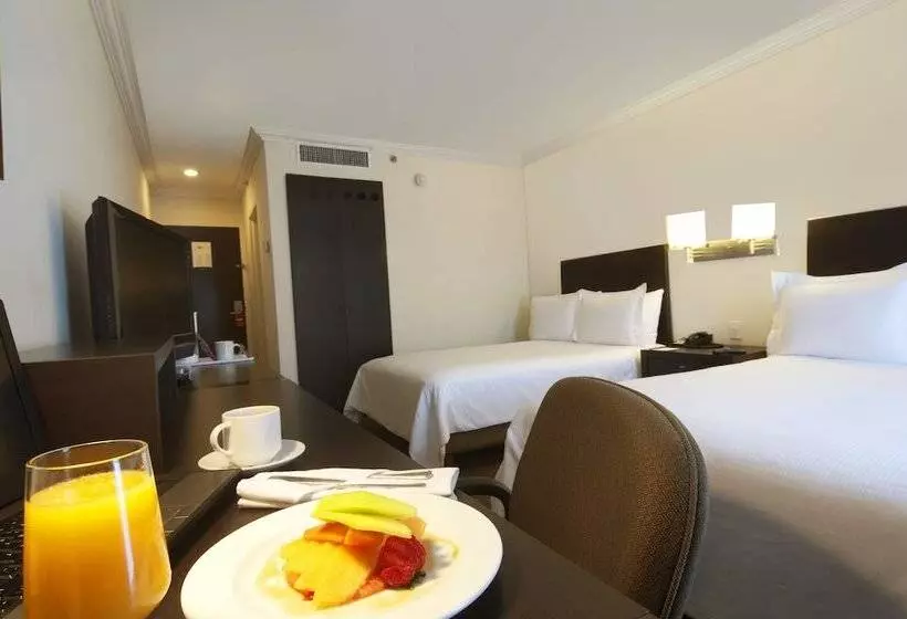اتاق لوکس با چشمانداز استخر, Fiesta Inn Cuernavaca