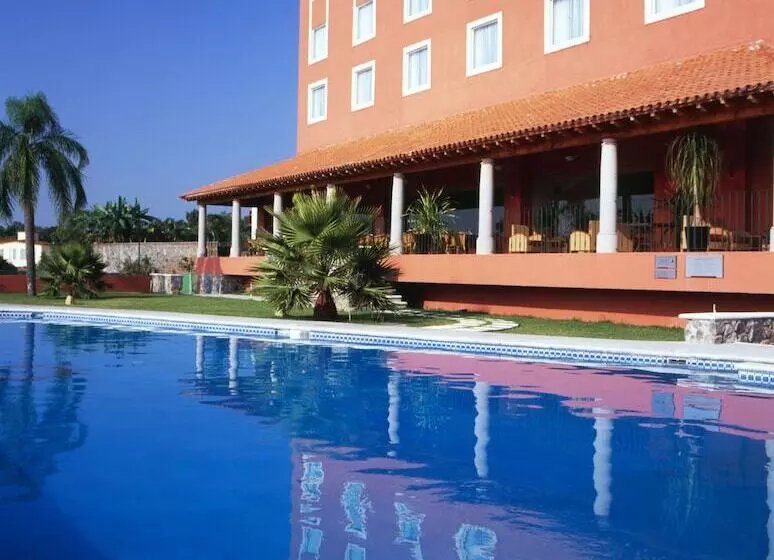 اتاق لوکس با چشمانداز استخر, Fiesta Inn Cuernavaca