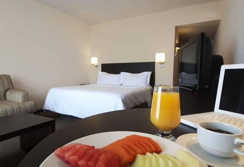 带泳池观景的豪华房, Fiesta Inn Cuernavaca