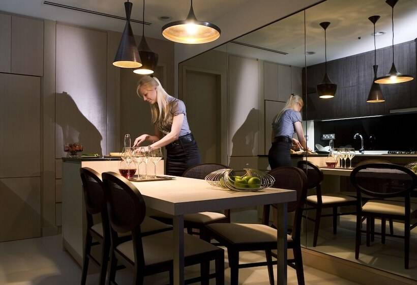 2 Bedroom Premium Apartment, Fraser Suites Singapore