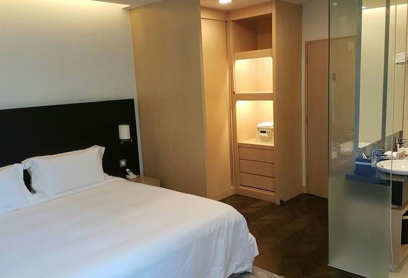 3 Bedroom Premium Apartment, Fraser Suites Singapore