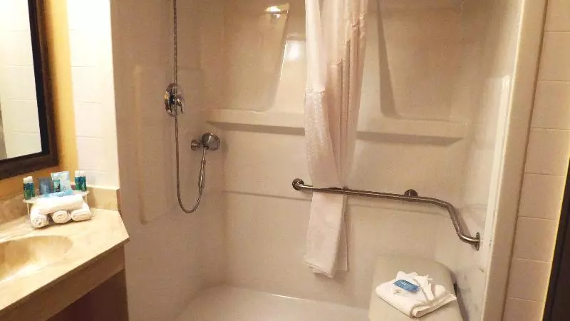 اتاق استاندارد با تخت بزرگ, Holiday Inn Express Grande Prairie, An Ihg