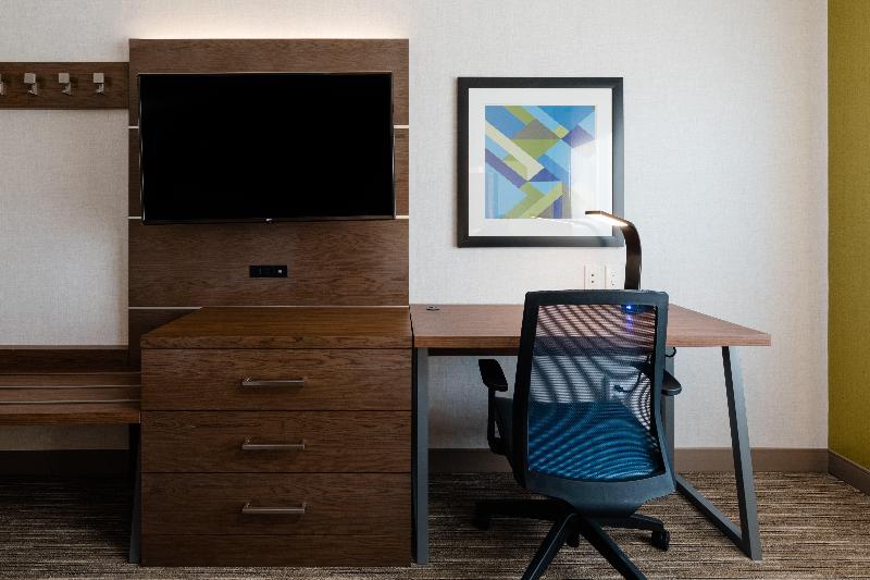 キングサイズベッドのエクゼクティブルーム, Holiday Inn Express Grande Prairie, An Ihg