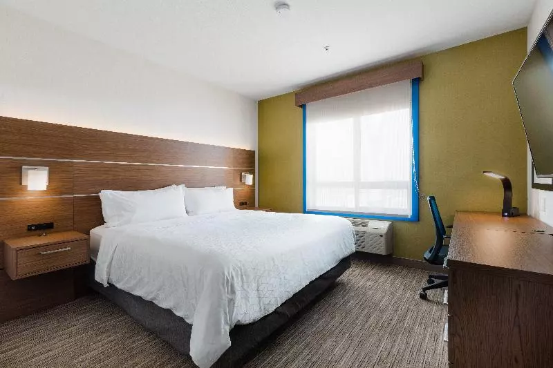 اتاق اجرایی با تخت بزرگ, Holiday Inn Express Grande Prairie, An Ihg