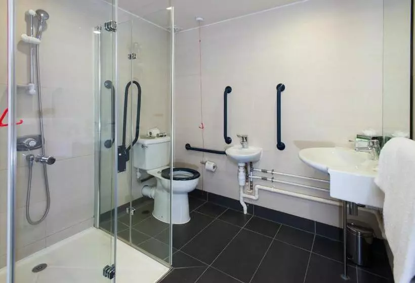 身障者適用スタンダードルーム, Holiday Inn Salisbury   Stonehenge, An Ihg