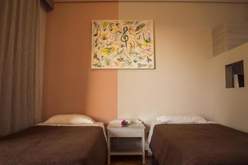 דירת חדר, Nireas