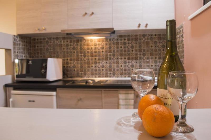 דירת חדר, Nireas