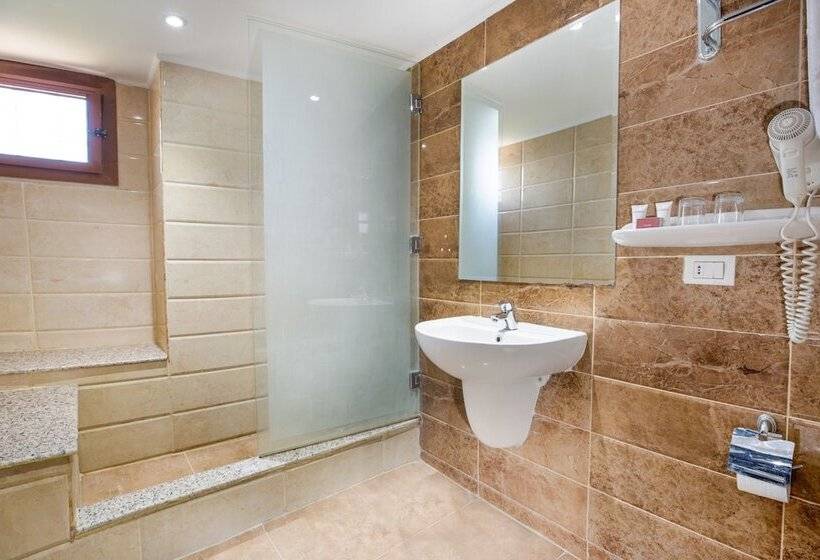 Номер Стандарт Вид на Сад, Obelisk Nile Hotel Aswan