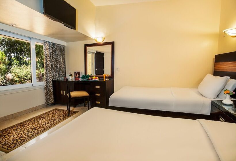 Номер Стандарт Вид на Сад, Obelisk Nile Hotel Aswan