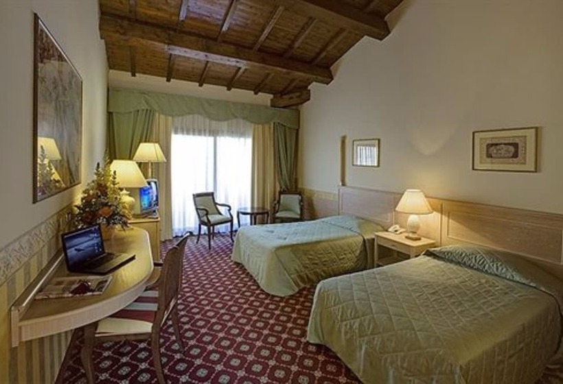 غرفة قياسية ثلاثية, Orologio