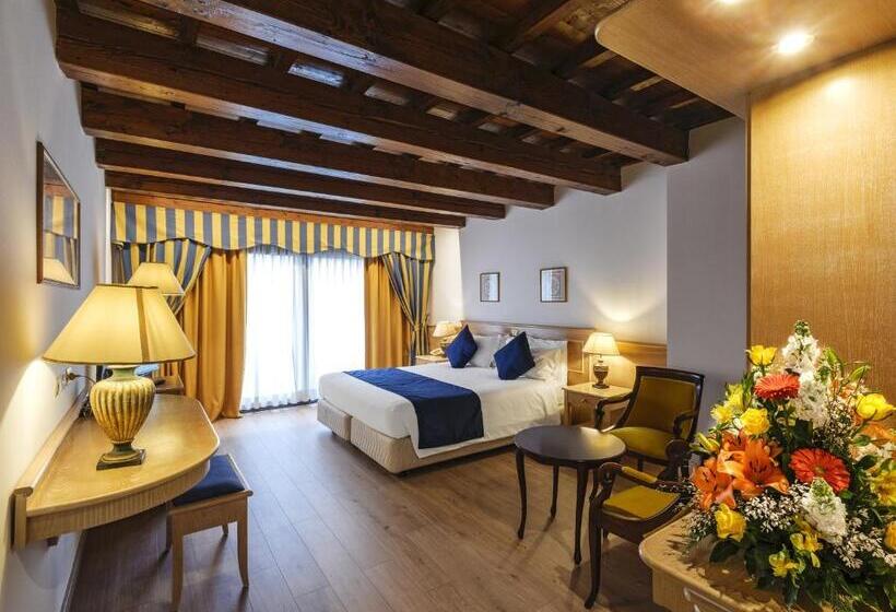 غرفة قياسية ثلاثية, Orologio