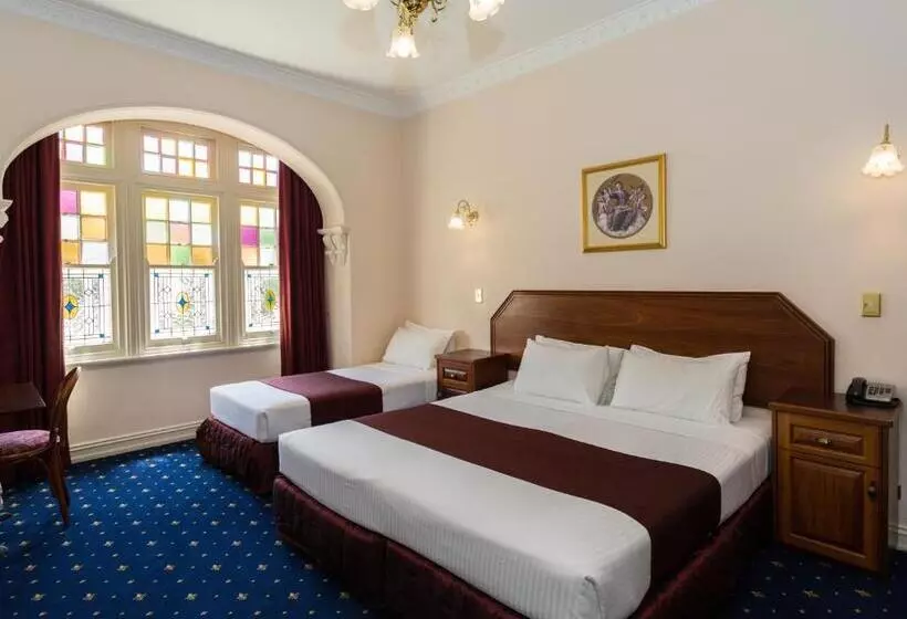 Deluxe Kolmen Hengen Huone, Palais Royale