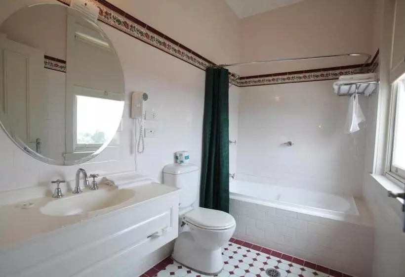 Deluxe Kolmen Hengen Huone, Palais Royale
