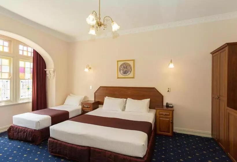 Deluxe Kolmen Hengen Huone, Palais Royale