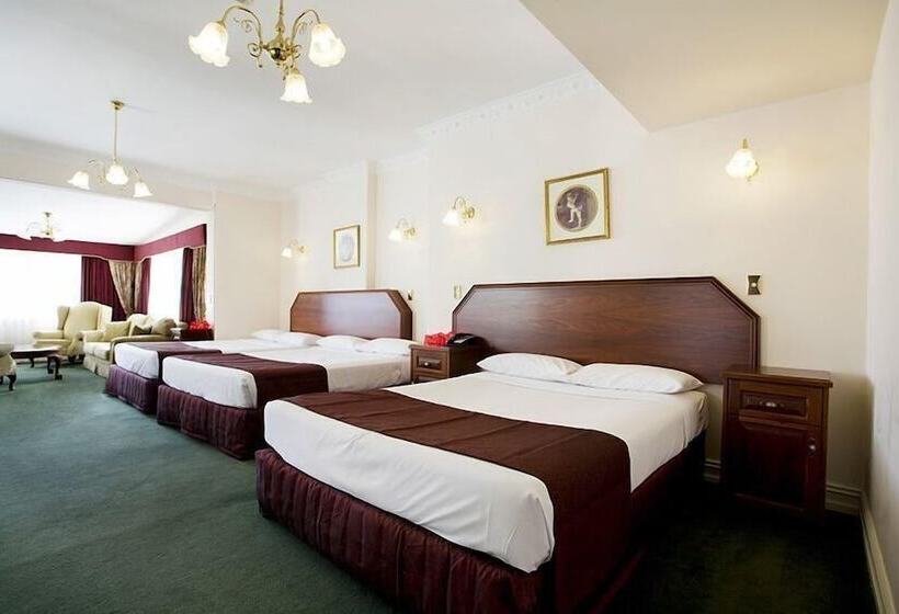 חדר דלוקס לשלושה, Palais Royale