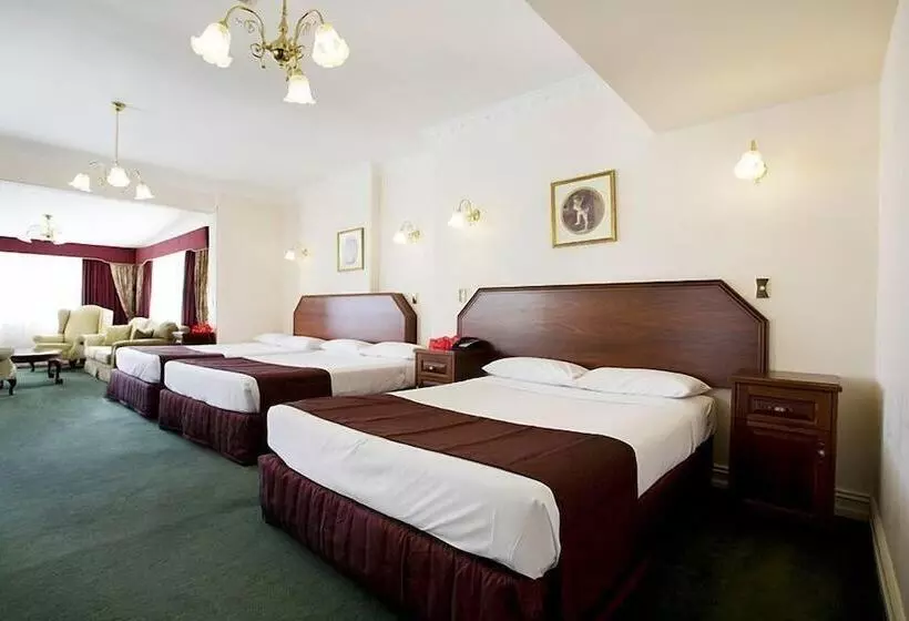 Deluxe Kolmen Hengen Huone, Palais Royale