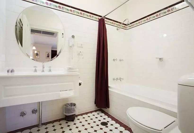 Deluxe Kolmen Hengen Huone, Palais Royale