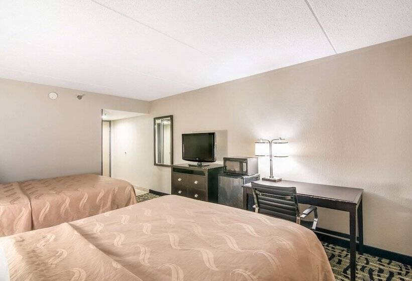 带2个双人床的标准工作室, Quality Inn