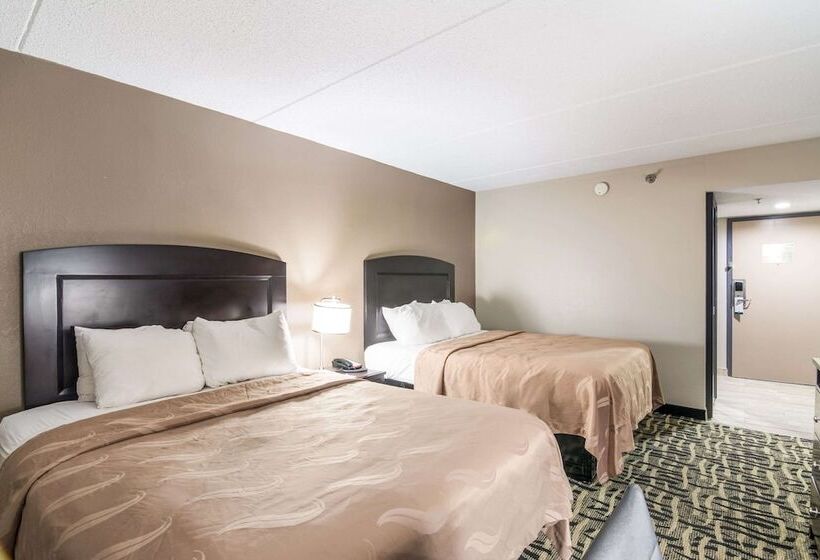 带2个双人床的标准工作室, Quality Inn