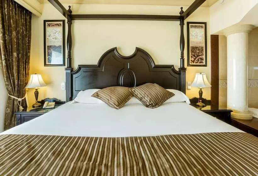 سوییت جونیور با چشم‌انداز دریا, Hotel Riu Emerald Bay - All Inclusive