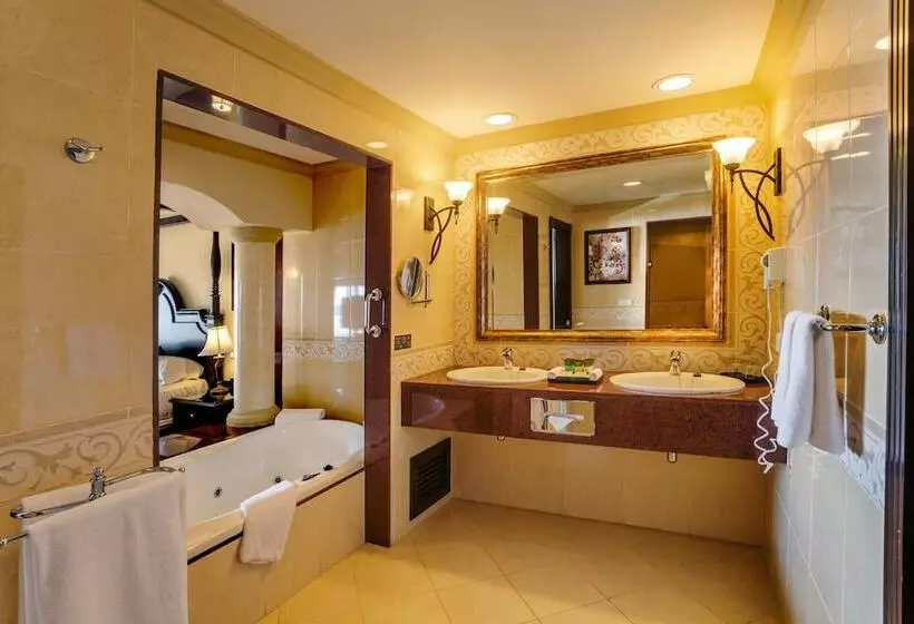 سوییت جونیور با چشم‌انداز دریا, Hotel Riu Emerald Bay - All Inclusive